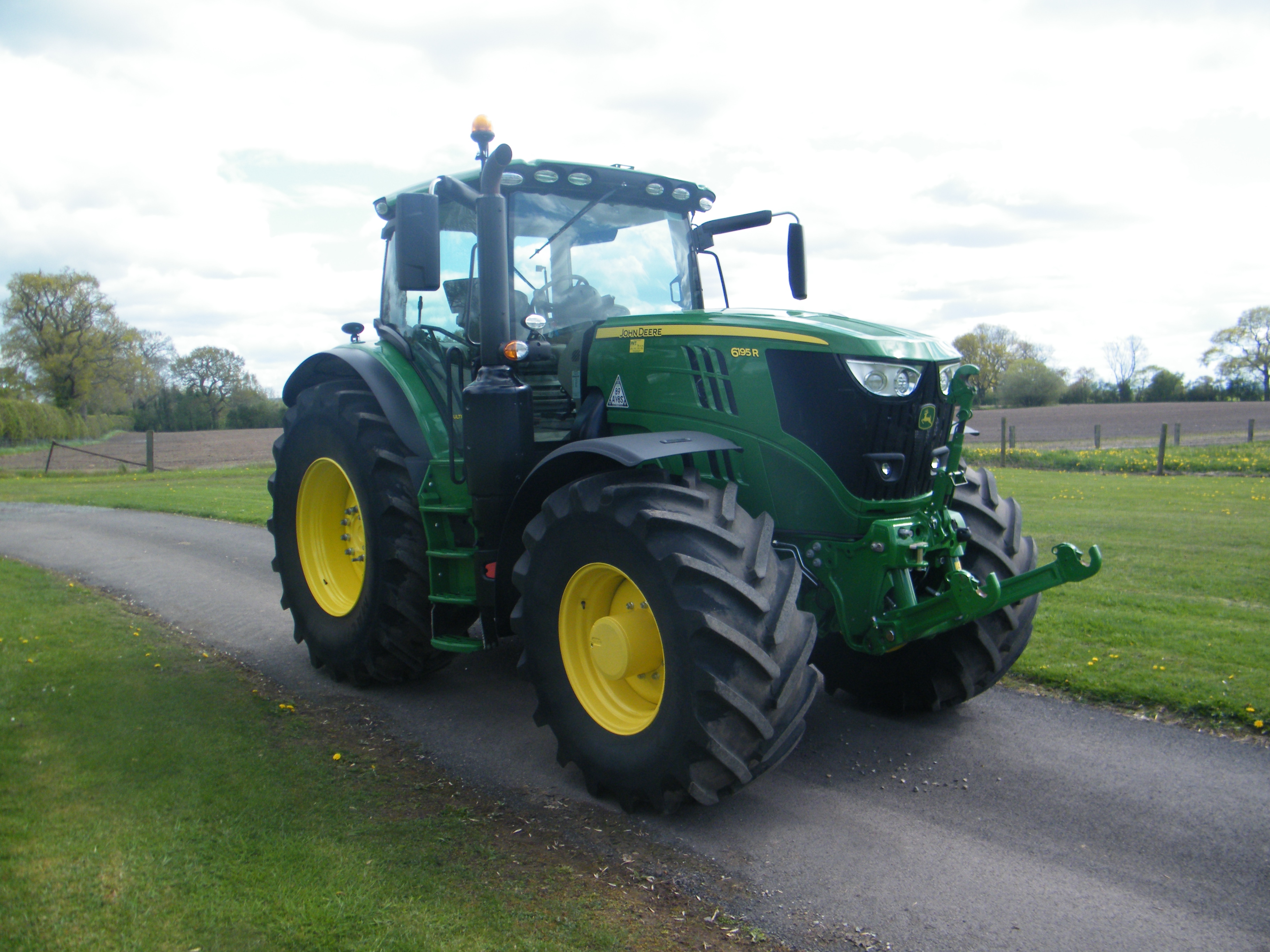 JOHN DEERE 6195R